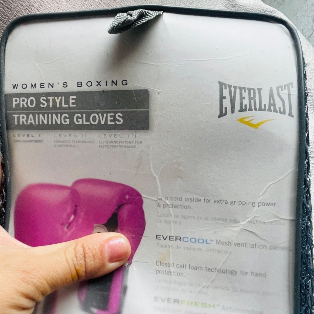 Everlast Fuchsia Boxing Gloves Level 1 - Picture 4 of 8